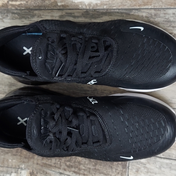 Women's Nike AirMax 270 - Picture 3 of 5